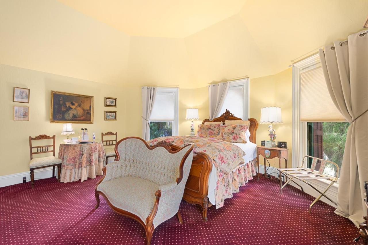 The Gables Wine Country Inn Санта-Роза Экстерьер фото