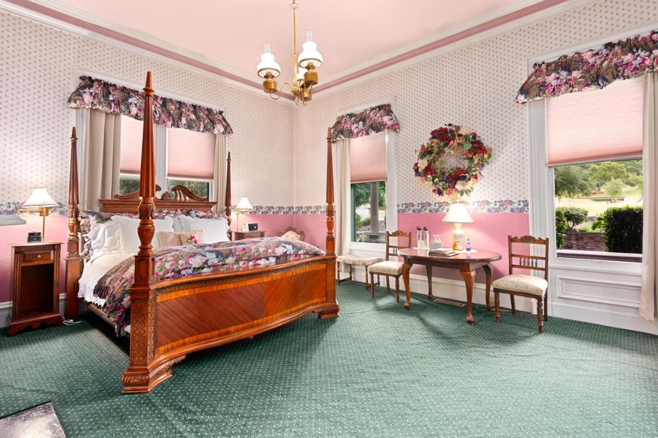 The Gables Wine Country Inn Санта-Роза Экстерьер фото