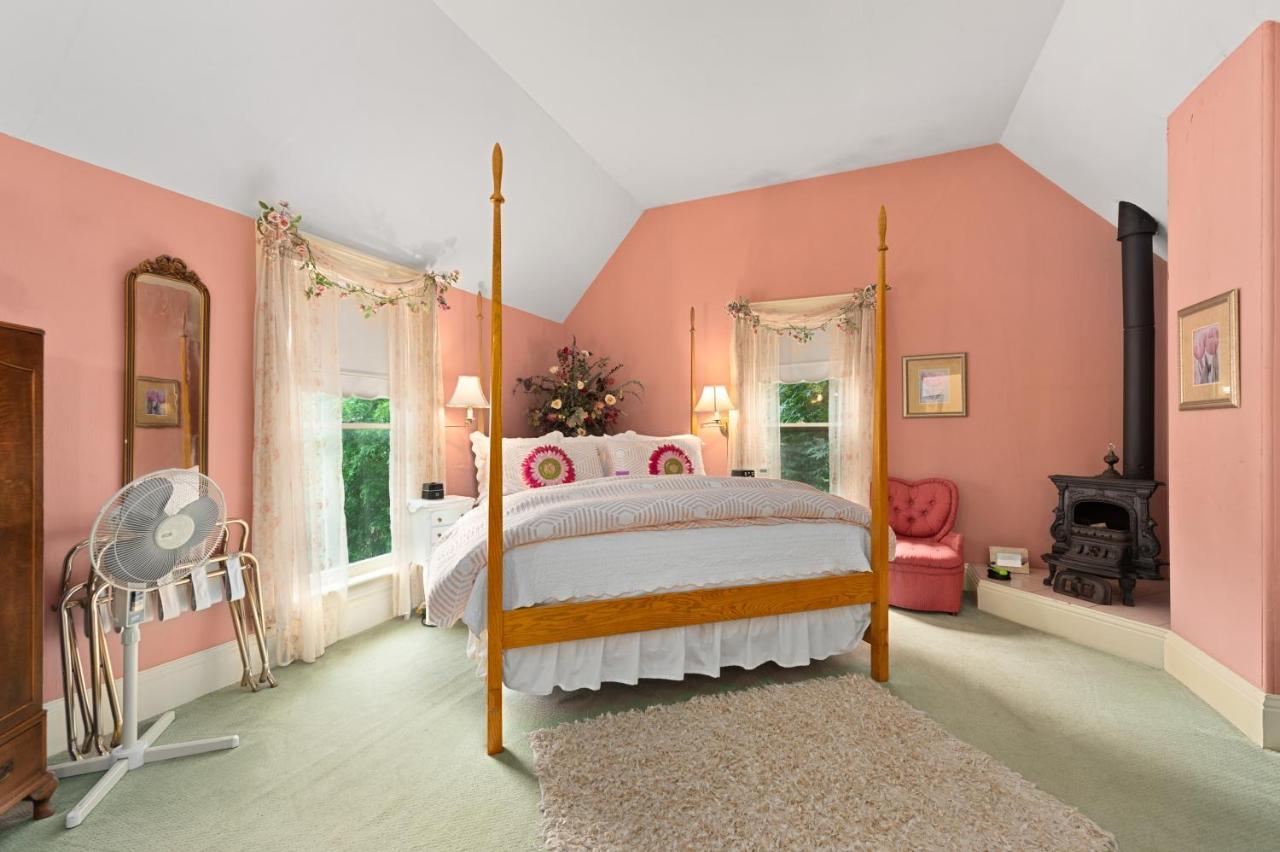 The Gables Wine Country Inn Санта-Роза Экстерьер фото