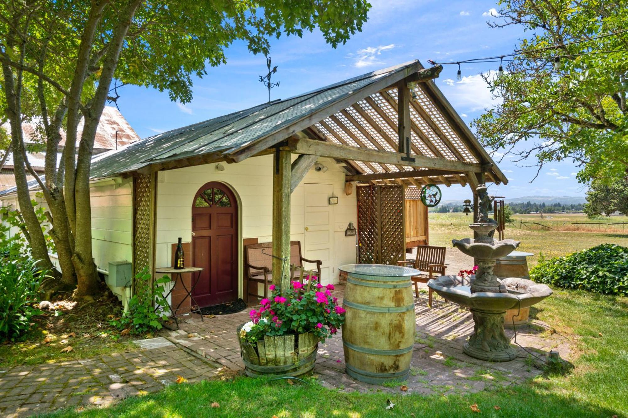 The Gables Wine Country Inn Санта-Роза Экстерьер фото