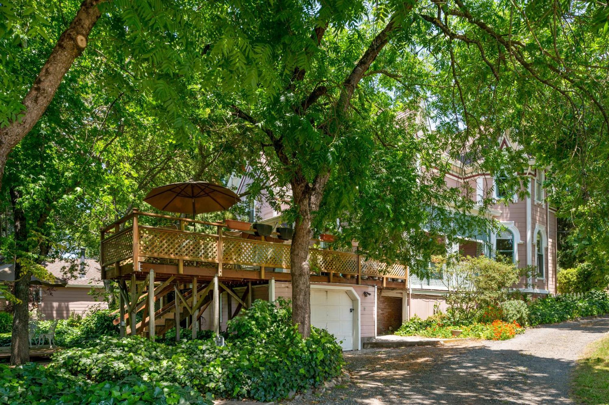 The Gables Wine Country Inn Санта-Роза Экстерьер фото